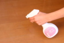 フローリングに天使の水